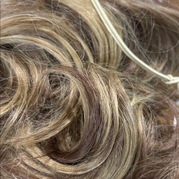 Elegant Brown and Blonde Hair Extension - Picture 4 of 4